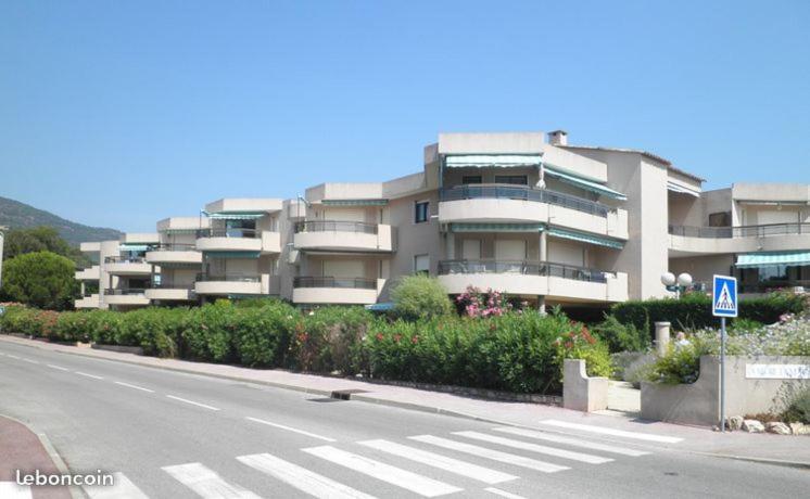 Studio de 27 m² + 70 m² de jardin à 100 m des plages Cavalaire-sur-Mer Exterior foto